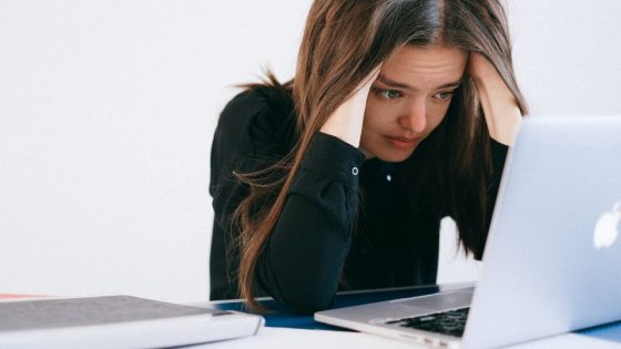 UK-women-feel-more-stressed-considering-quitting-their-job