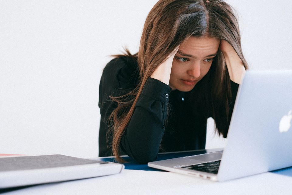 UK-women-feel-more-stressed-considering-quitting-their-job