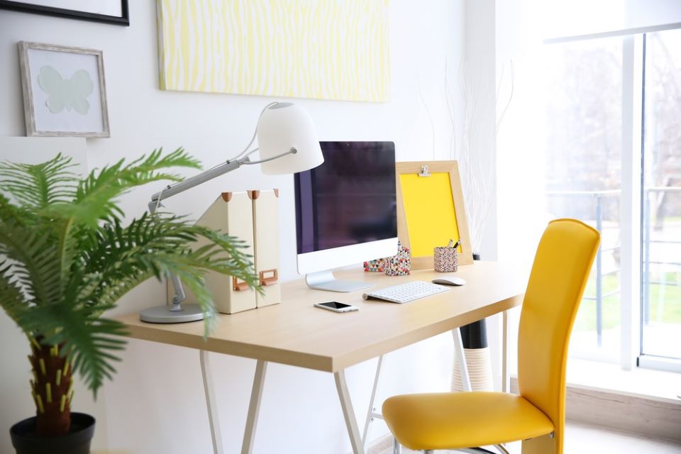 summer-office-decor-tips
