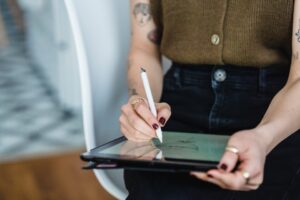 business-benefits-of-employees-bringing-hobbies-to-work