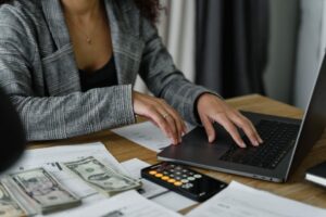 women-purchasing-financial-products