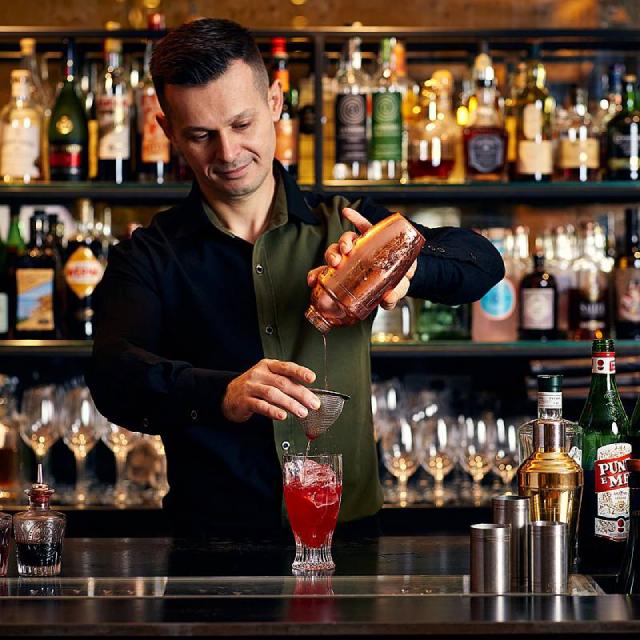 cocktail-bar-at-Theo-Randall-at-InterContinental
