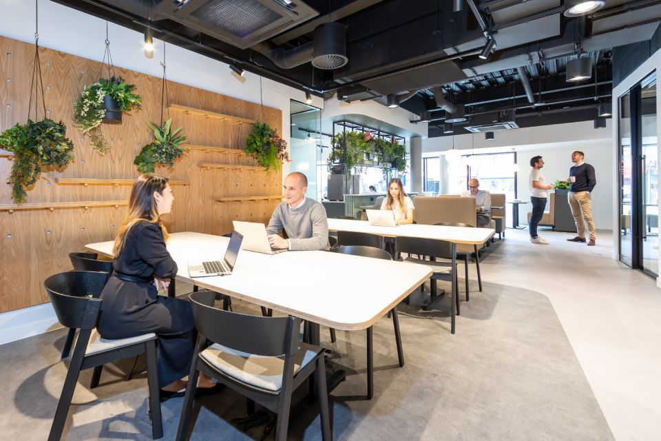 remote-workers-coffee-shops-vs-coworking-spaces