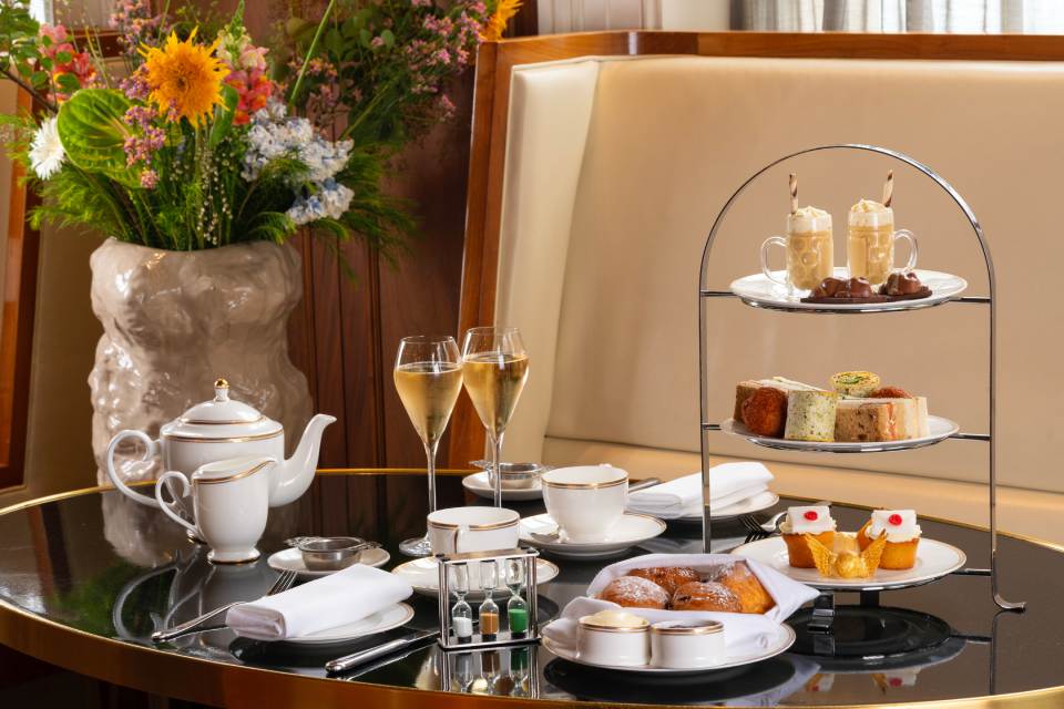 win-afternoon-tea-for-two-in-luxury-London-hotel