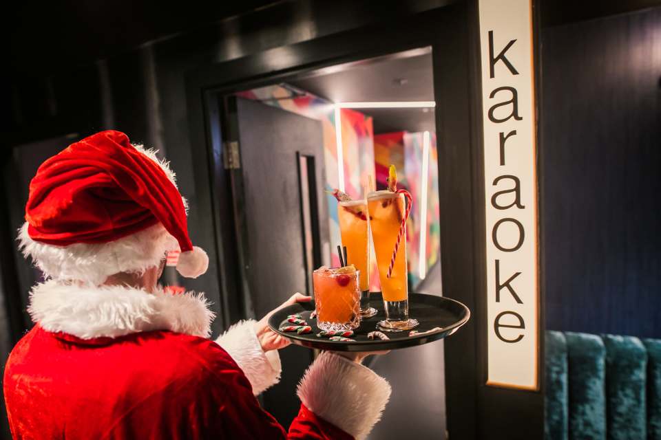 drinks-serving-at-Christmas-with-karaoke-at-Lucky-Voice