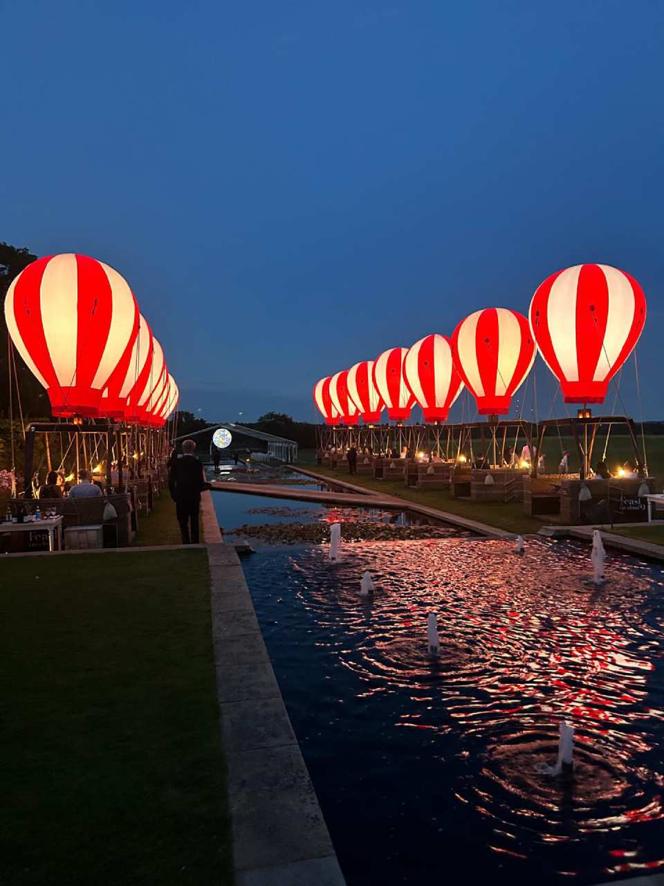 Hot-air-balloons-at-The-Grove