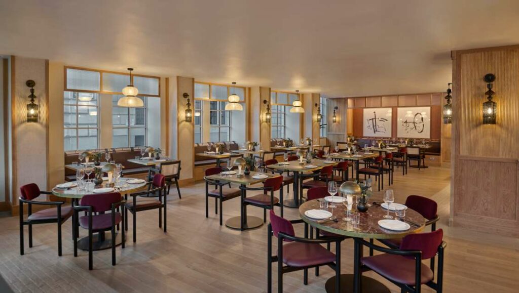 Hyatt-Regency-London-Blackfriars-Chinese-Cricket-Club-Main-Dining-Area-Dinner-Space-5-star-hote-in-a-former-King-Henry-VIII-palace-site