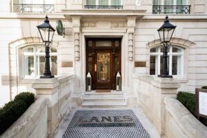 Lanes-of-London-Mayfair-restaurant-exterior