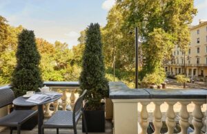 View-from-the-balcony-of-Eccleston-Square-Hotel