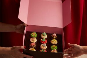 mini-Christmas-cakes-and-treats-by-Hummingbird-Bakery