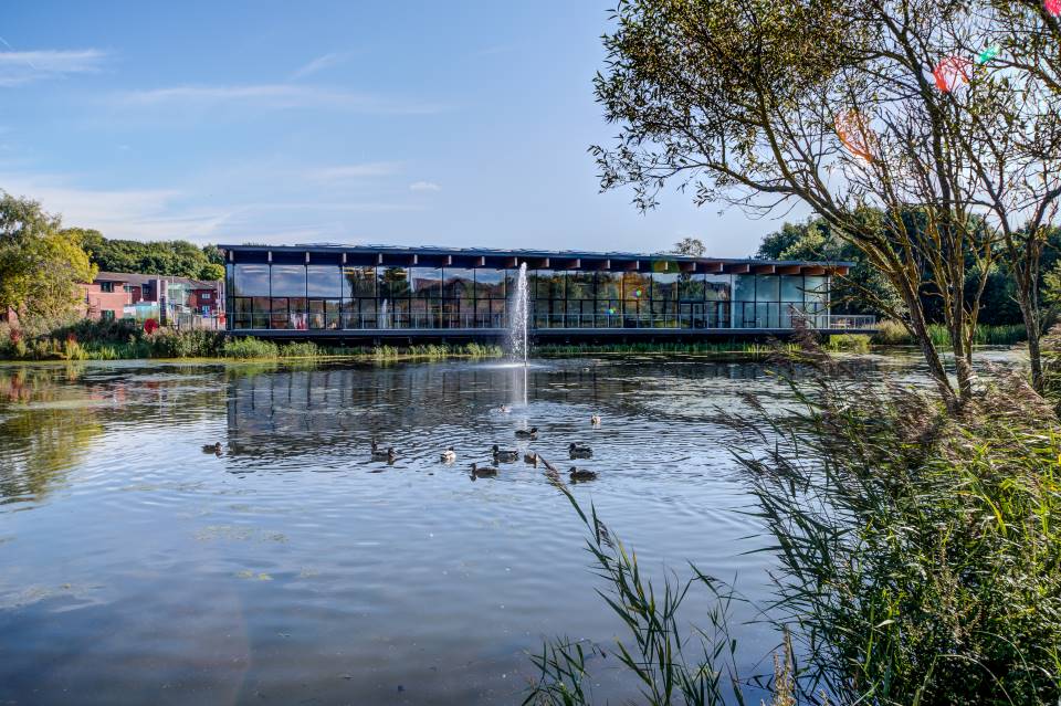 Warwick-Conferences-campus-venue-by-the-lake