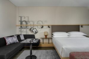 Marriott-Hotel-Frankfurt-Airport-executive-bedroom