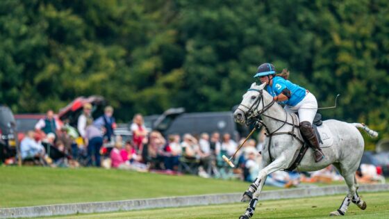 female-polo-player-on-a-pony-at-Stonehenge-Polo-Festival