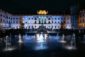 Somerset-House-turns-25-fountain-court-at-night