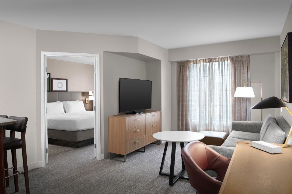 corporate-extended-stay-suites-available-via-SilverDoor-platform-at-both-SilverDoor-and-IHG-properties