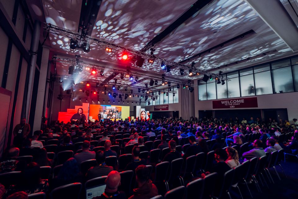 fantastic-on-site-accommodation-for-your-residential-events-at-Emiraes-Old-Trafford