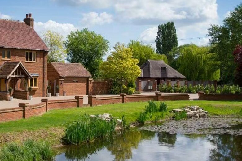 PA-Life-Club-fam-trip-Tewinbury-wine-tasting-and-farm-tour