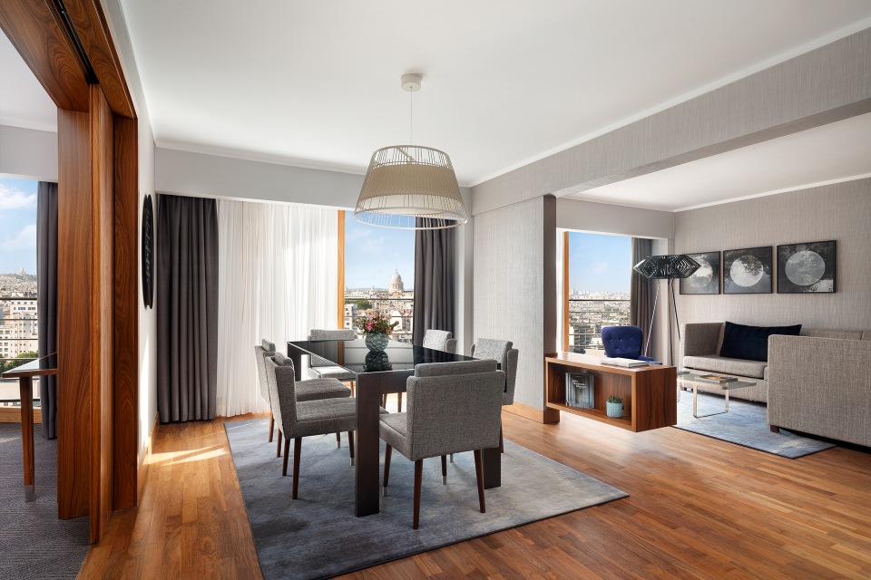 Paris Marriot Rive Gauche H_PARST_Champagne_Suite_Living_01