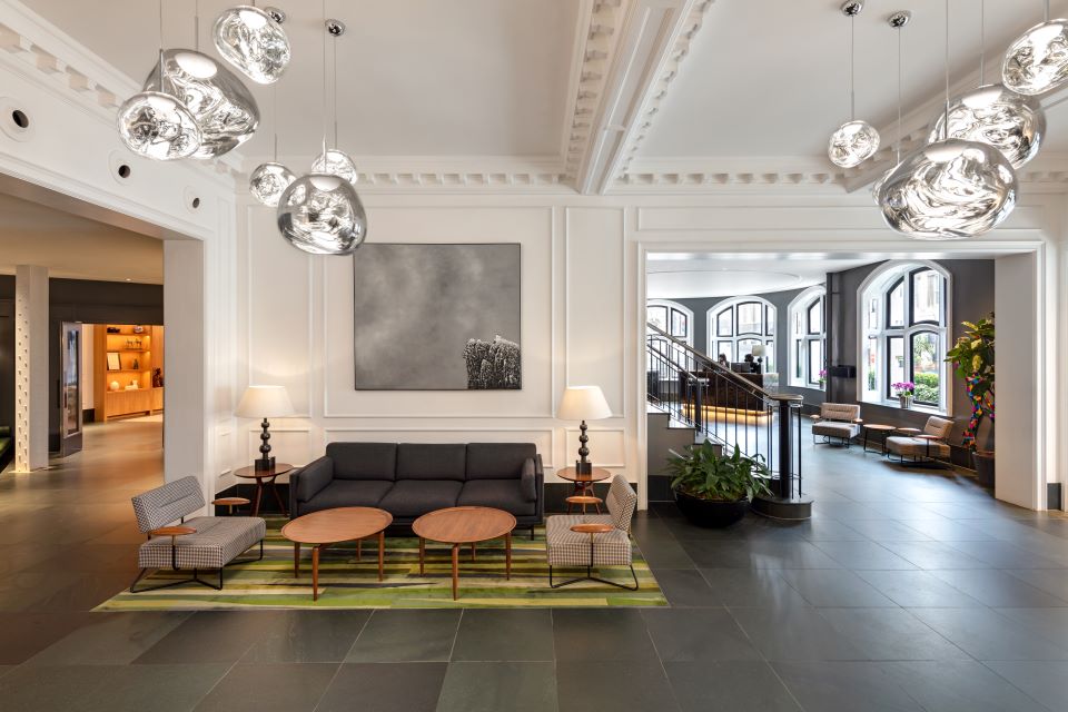 Radisson-Blue-Bloomsbury-lobby