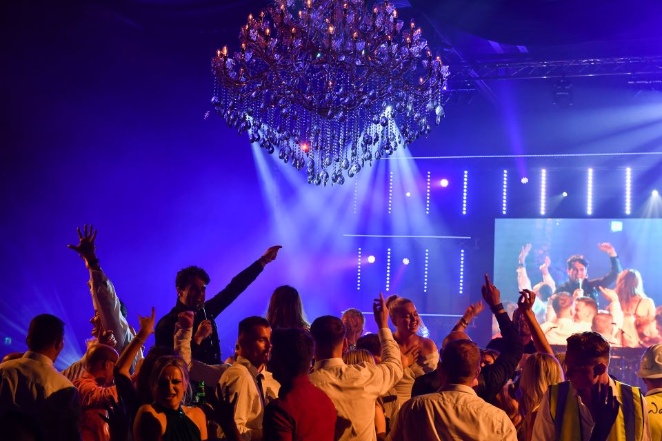 win-an-ultimate-Christmas-party-for-10-people