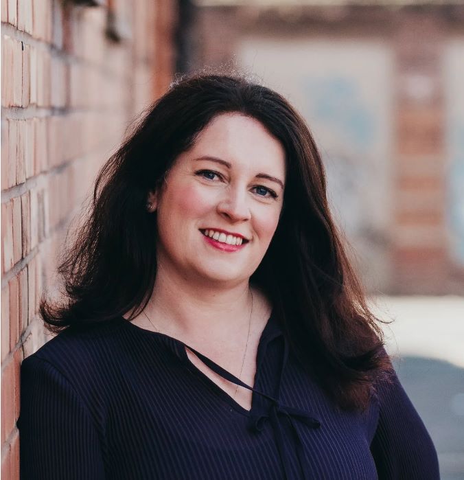 Laura-Taylor-Social-Flow-Collective-on-LinkedIn-for-EAs-and-PAs