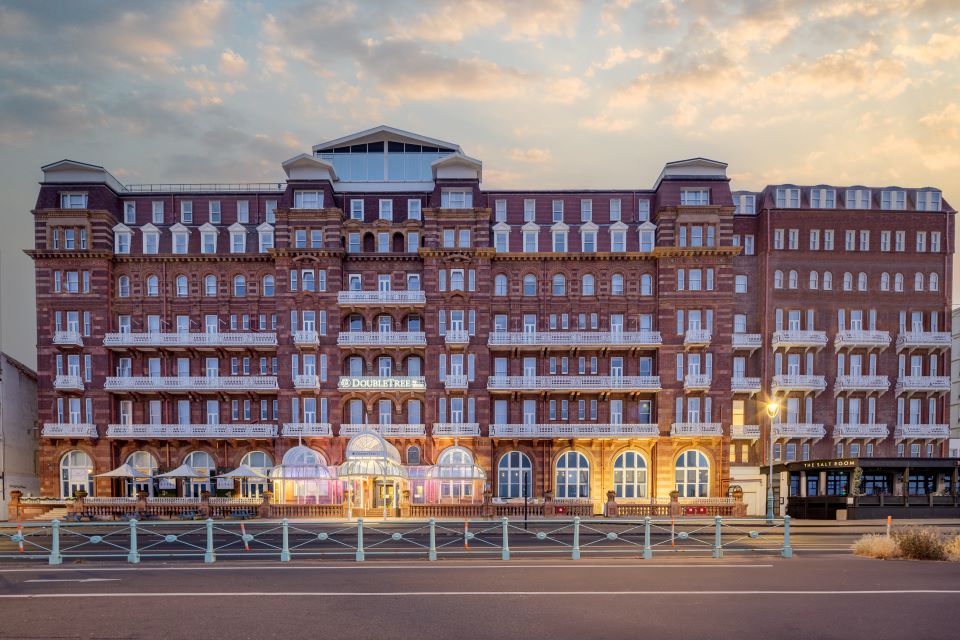 checking-into-DoubleTree-by-Hilton-Brighton-Metropole