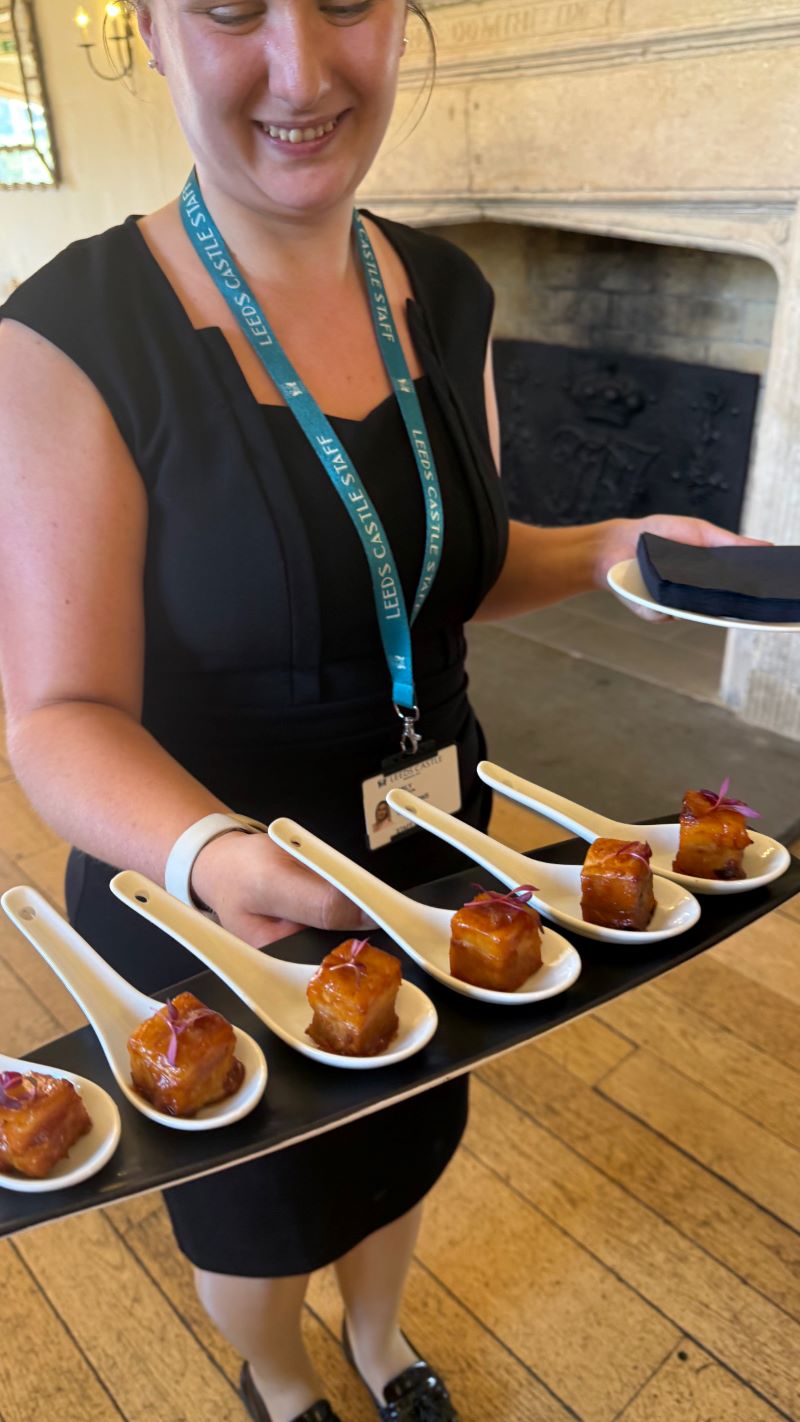 English-sparkling-wine-and-canapes-at-Leeds-Castle-corporate-events
