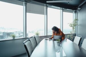 how-much-time-do-UK-office-workers-spend-in-meetings?