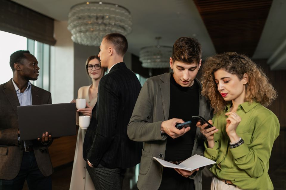 what-to-wear-to-a-networking-event