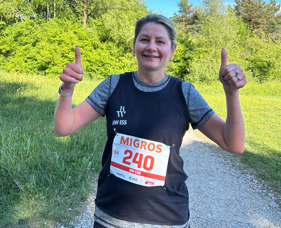 woman with marathon bib