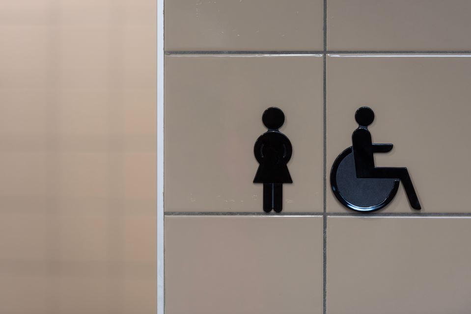 accessibility-signage-in-the -workplace